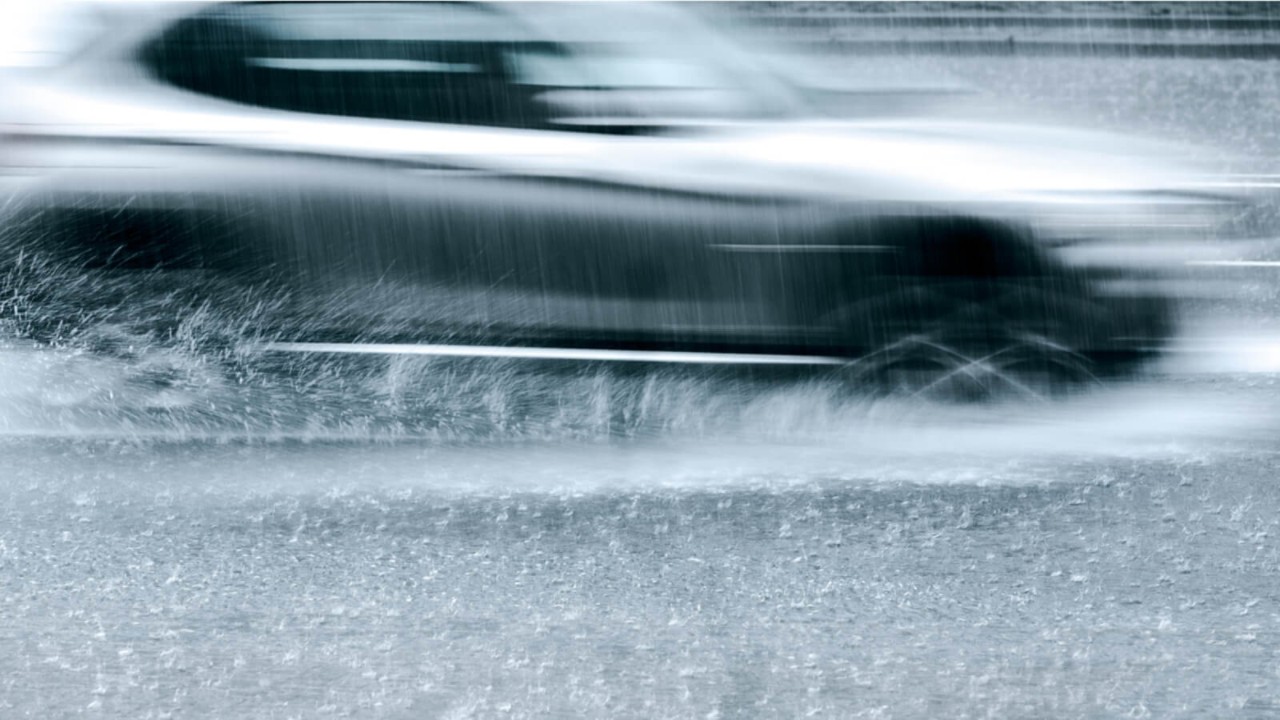 Jazda w deszczu samochodem zwiększa spalanie